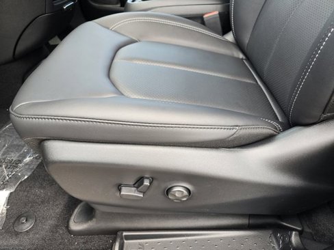 New 2025 Chrysler Pacifica Select image 20