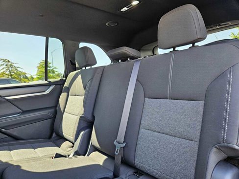 Used 2025 GMC Acadia Elevation image 21
