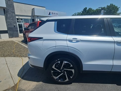 New 2025 Mitsubishi Outlander SE image 13