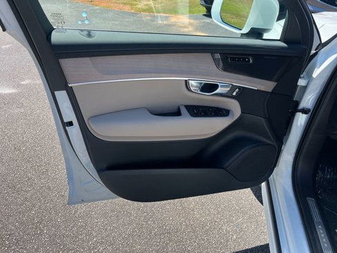 New 2026 Volvo XC90 B6 Plus w/ Protection Package Premier image 12