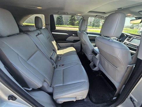 Used 2018 Toyota Highlander XLE image 17