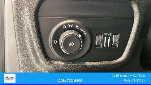 Used 2023 Jeep Grand Cherokee Limited w/ Black Appearance Package image 22