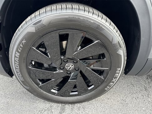 New 2025 Volkswagen Atlas SE image 8