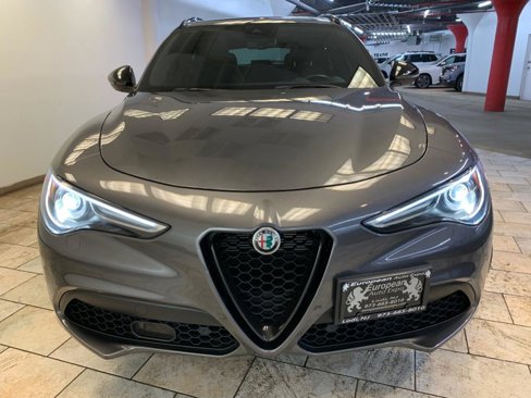 Used 2023 Alfa Romeo Stelvio Veloce image 4