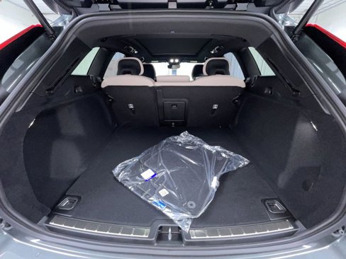 New 2026 Volvo XC60 B5 Plus w/ Climate Package image 16