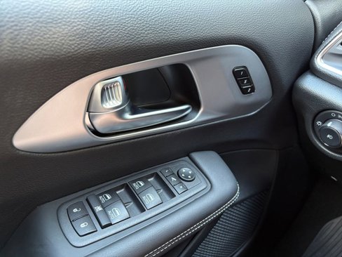 New 2026 Chrysler Pacifica Limited image 16