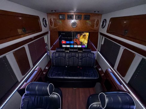 Used 2017 Mercedes-Benz Sprinter 2500 image 33