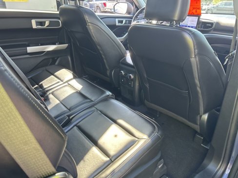 Used 2021 Ford Explorer XLT w/ Equipment Group 202A image 11