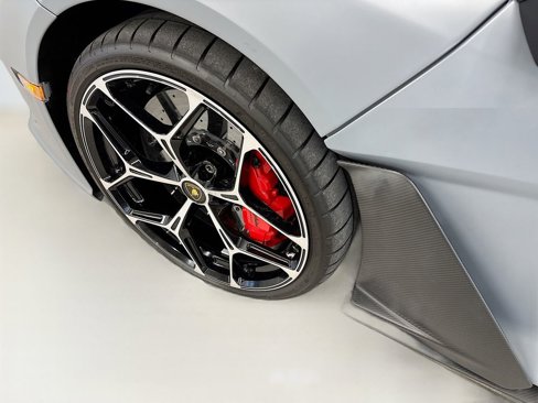 Used 2024 Lamborghini Revuelto image 31