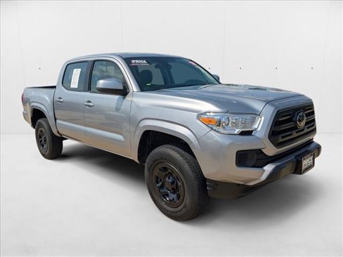 Used 2018 Toyota Tacoma SR image 3