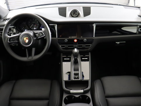 Used 2025 Porsche Macan image 19