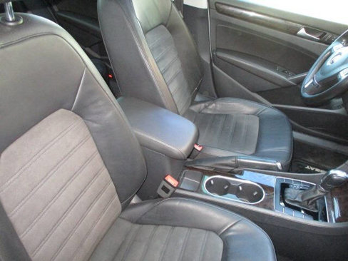 Used 2015 Volkswagen Passat TDI SEL Premium image 23