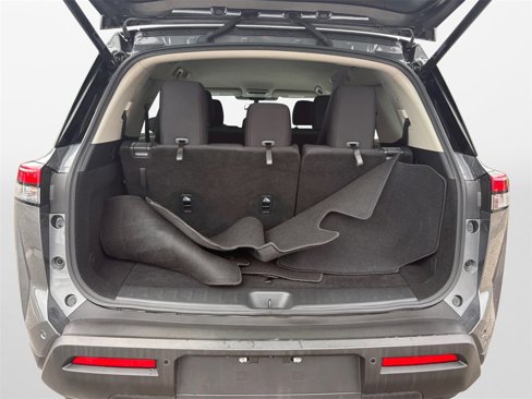 Used 2025 Nissan Pathfinder SV image 18