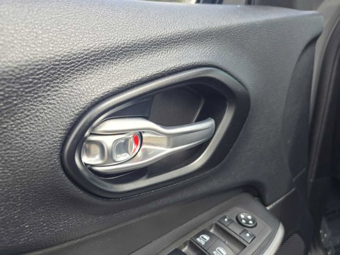 Used 2022 Jeep Cherokee Latitude Lux image 24