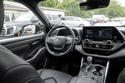 Used 2024 Toyota Highlander XSE image 24