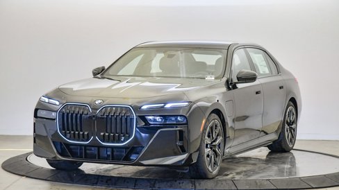 New 2026 BMW 750e xDrive image 1