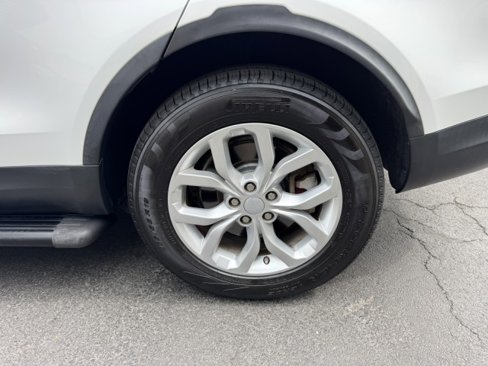 Used 2019 Land Rover Discovery SE image 34