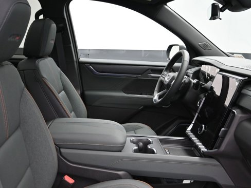 New 2026 GMC Acadia AT4 w/ Luxury Package image 10