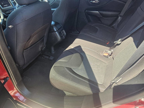 Used 2019 Jeep Cherokee Latitude w/ Popular Appearance Group image 7