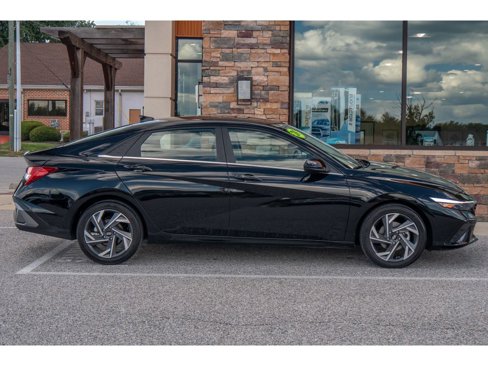 Used 2024 Hyundai Elantra SEL w/ Convenience Package image 2