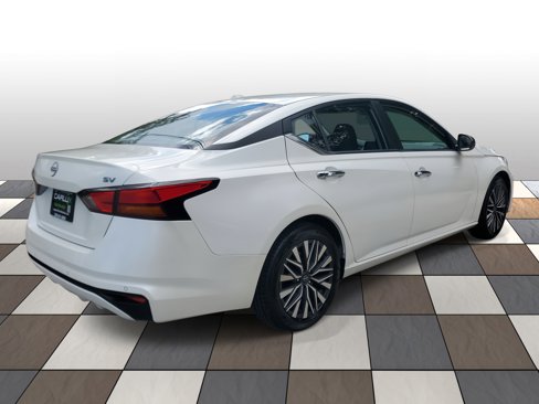 Used 2024 Nissan Altima 2.5 SV image 4