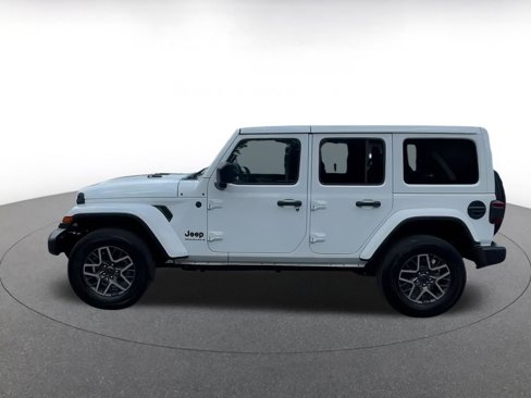 Used 2025 Jeep Wrangler Sahara image 8