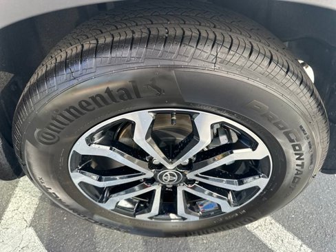 Certified 2025 Toyota Corolla Cross AWD Hybrid image 27