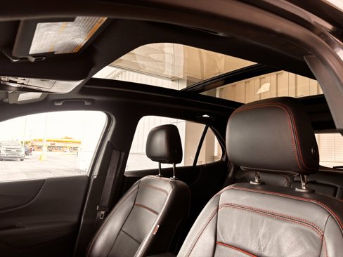 Used 2022 Chevrolet Equinox RS w/ RS Leather Package image 9