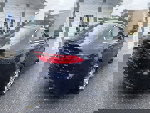 Used 2016 Jaguar XF Premium image 8