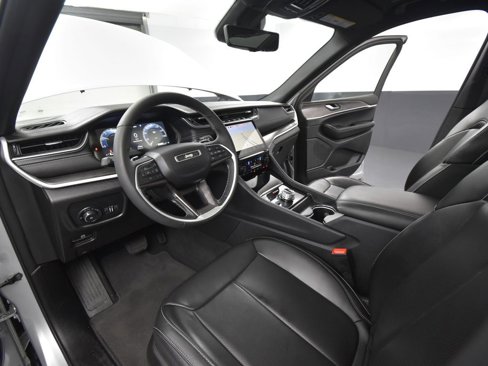 Used 2024 Jeep Grand Cherokee L Limited w/ Luxury Tech Group II image 23