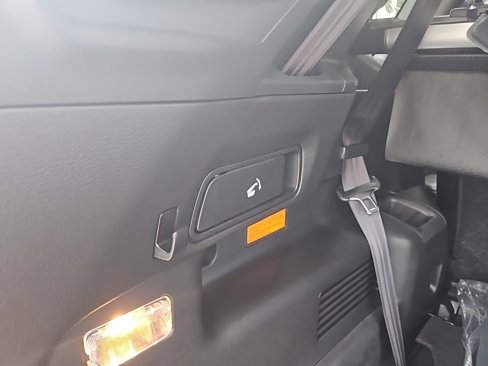 New 2025 Mitsubishi Outlander SE image 32