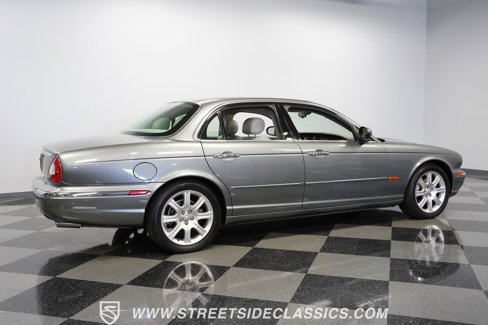 Used 2004 Jaguar XJ8 image 13