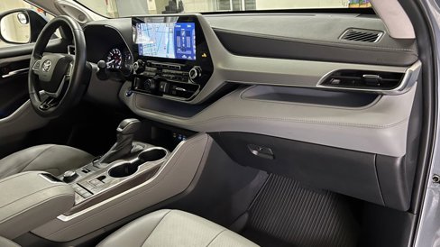 Certified 2022 Toyota Highlander Platinum image 25