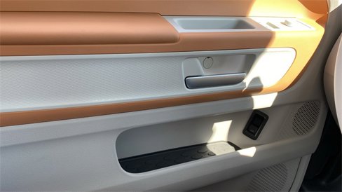 New 2025 Volkswagen ID. Buzz 1st Edition image 18