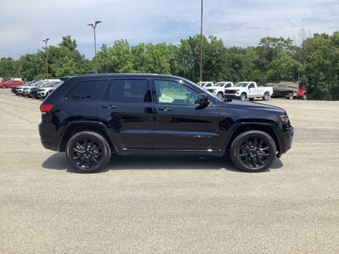Used 2022 Jeep Grand Cherokee Laredo X image 8