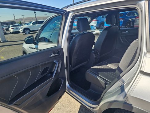 Used 2022 Volkswagen Tiguan SE R-Line image 17
