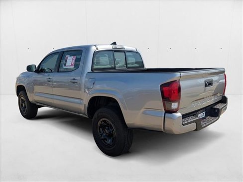Used 2018 Toyota Tacoma SR image 7