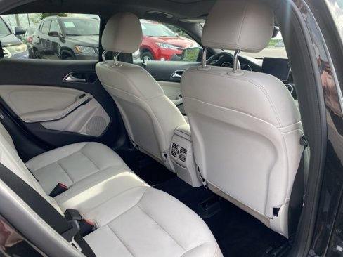 Used 2019 Mercedes-Benz GLA 250 4MATIC image 25