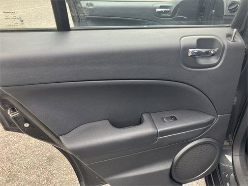 Used 2011 Dodge Caliber Heat w/ Driver Convenience Group image 16