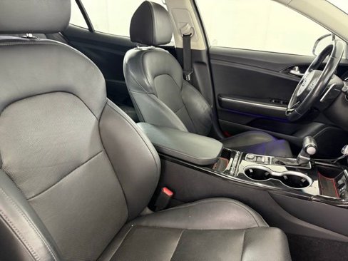 Used 2018 Kia Stinger Premium image 38