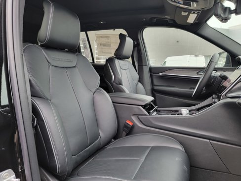 New 2025 Jeep Grand Cherokee Overland w/ Luxury Tech Group IV image 17