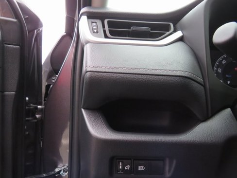 Certified 2025 Toyota RAV4 LE image 31