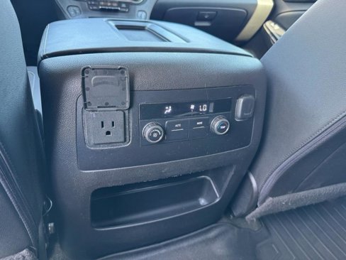 Used 2016 Chevrolet Suburban LT image 8