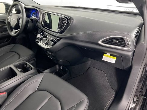 New 2025 Chrysler Pacifica Select image 30