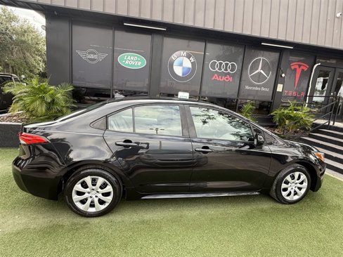 Used 2022 Toyota Corolla LE image 8