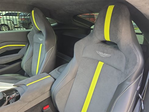 Used 2022 Aston Martin V8 Vantage Coupe image 15