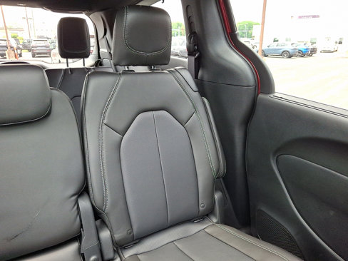 New 2025 Chrysler Pacifica Select w/ Uconnect Theater Family Group image 15