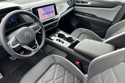 New 2025 Volkswagen Atlas Peak Edition SE image 8
