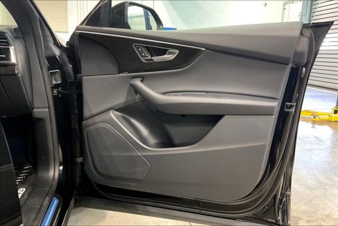 Certified 2025 Audi Q8 Premium image 24