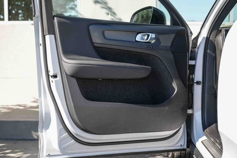 Used 2022 Volvo XC40 T5 R-Design image 19